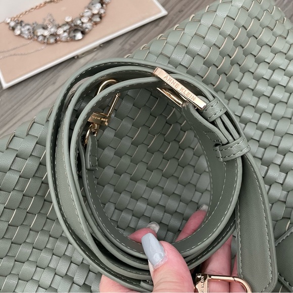 ✨🎁🎁Anne Klein Green Woven Tote Bag with Pouch✨NEW - Picture 6 of 14